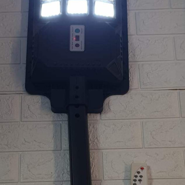 LU008	Luz Solar 400W 687*259*67mm Celda 230*606 con Control